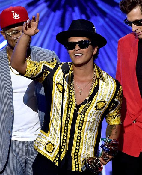 versace bruno mars clothes|Bruno Mars 火星人布魯諾 .